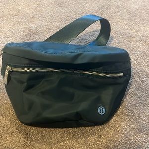 New Lululemon belt bag city adventure belt bag 2.5L